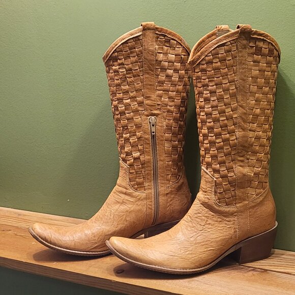 Hey Cowgirl! - Picture 2 of 2